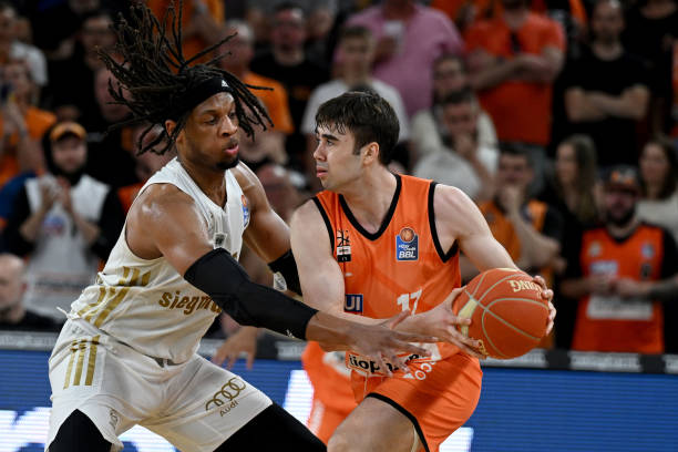 着无数球迷 着无数球迷